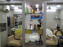 Chitransh Men's Parlour & Travels